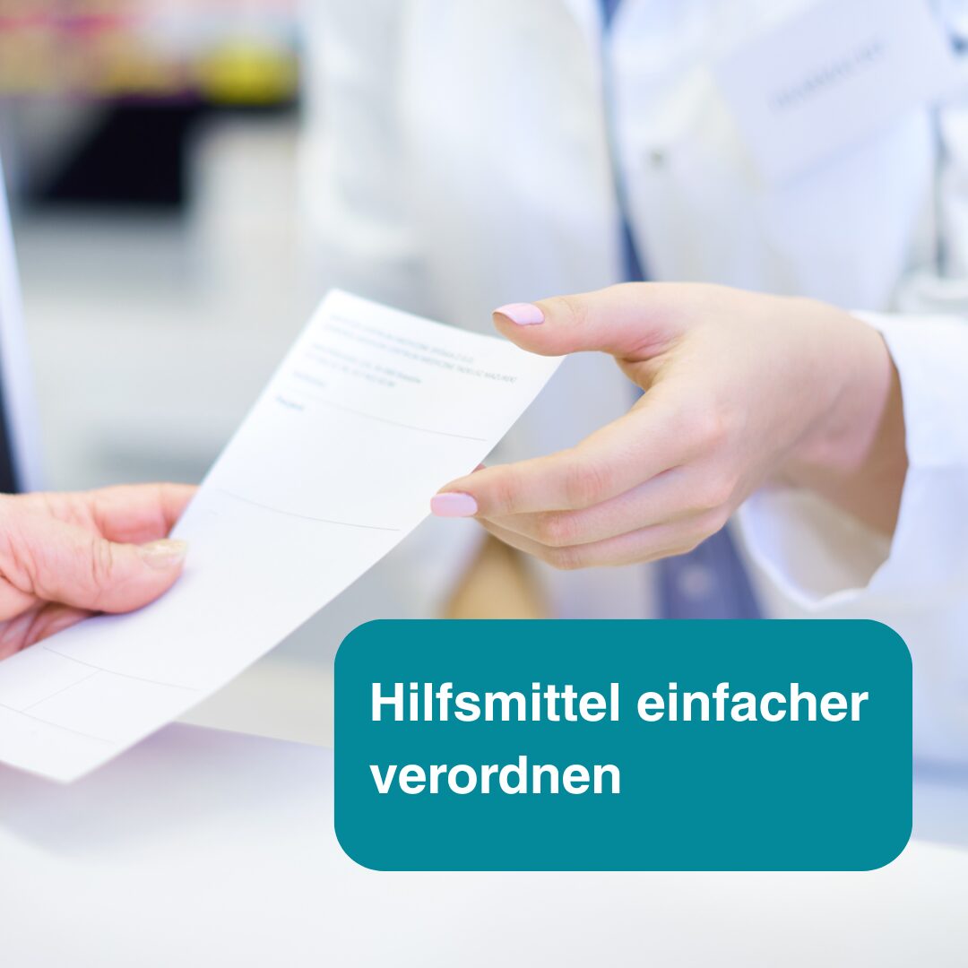 Ein Arzt stellt ein Rezept aus. Ein medizinisches Hilfsmittel wird verordnet